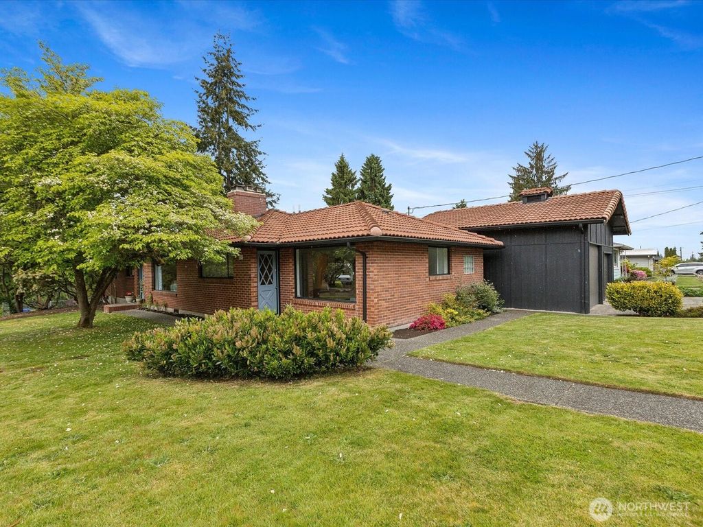 Photo of 233 Highland Road Rd, Everett, WA 98203 (MLS # 2364674)