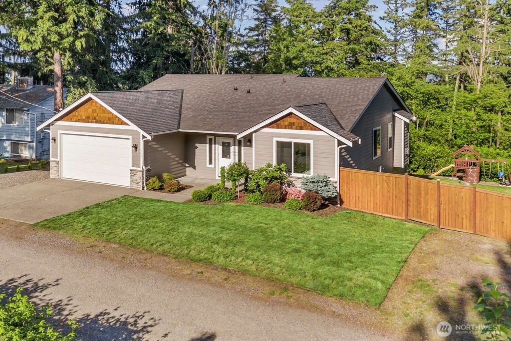 Photo of 3807 29th AVE Court E, Tacoma, WA 98404 (MLS # 2528640)