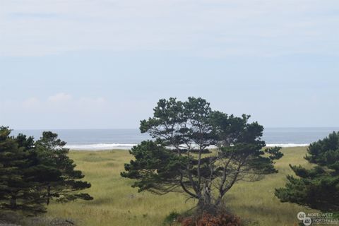 Photo of 304 14th Street NW #303, Long Beach, WA 98631 (MLS # 2301092) Photo of 304 14th Street NW #303, Long Beach, WA 98631 (MLS # 2301092)