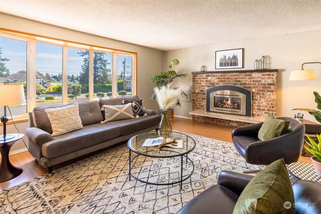 Photo of 14404 SE 266th Street, Kent, WA 98042 (MLS # 2133206)