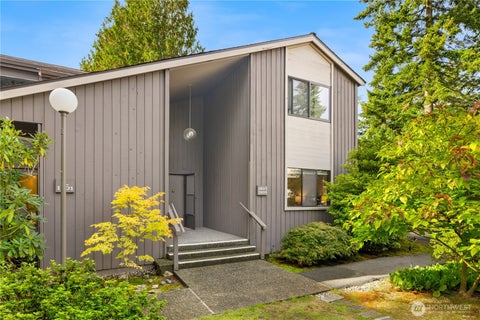 Photo of 1605 NE 143rd Street, Seattle, WA 98125 (MLS # 2591549)