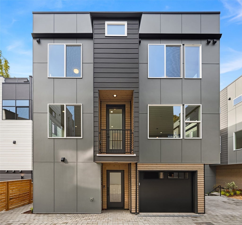 Photo of 723 15th Avenue #A, Seattle, WA 98122 (MLS # 2595939)