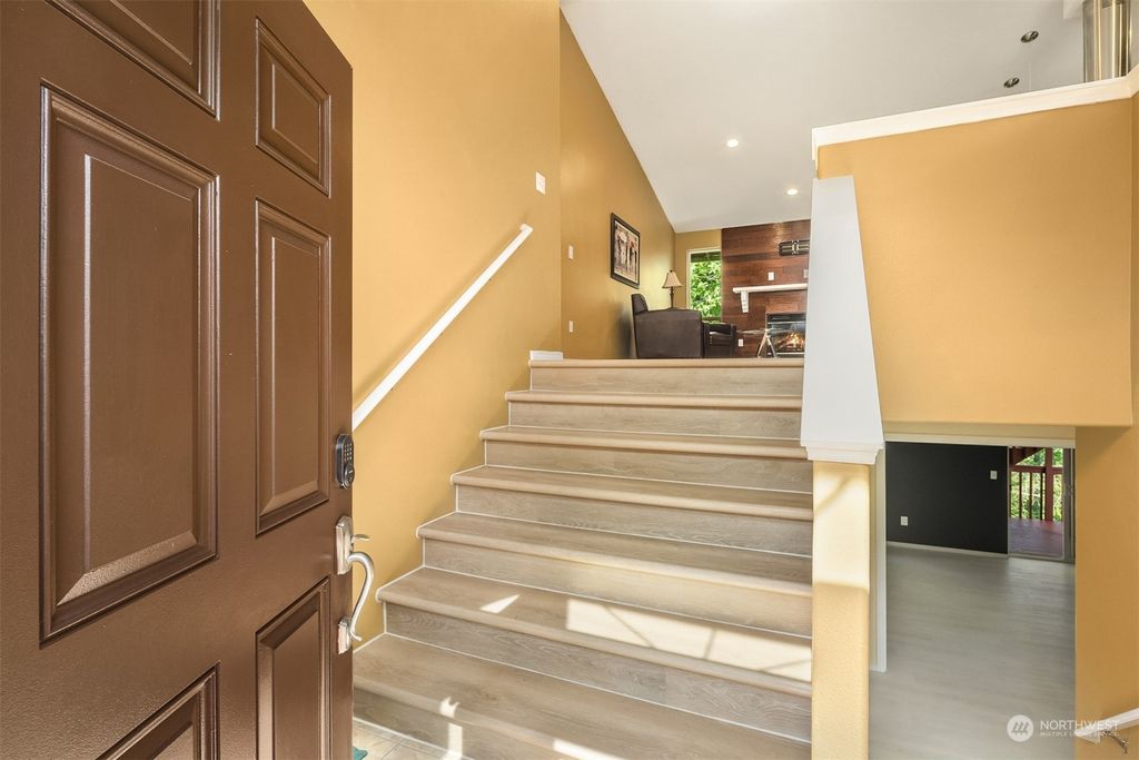 Photo of 14420 SE 188th Way, Renton, WA 98058 (MLS # 2069226)