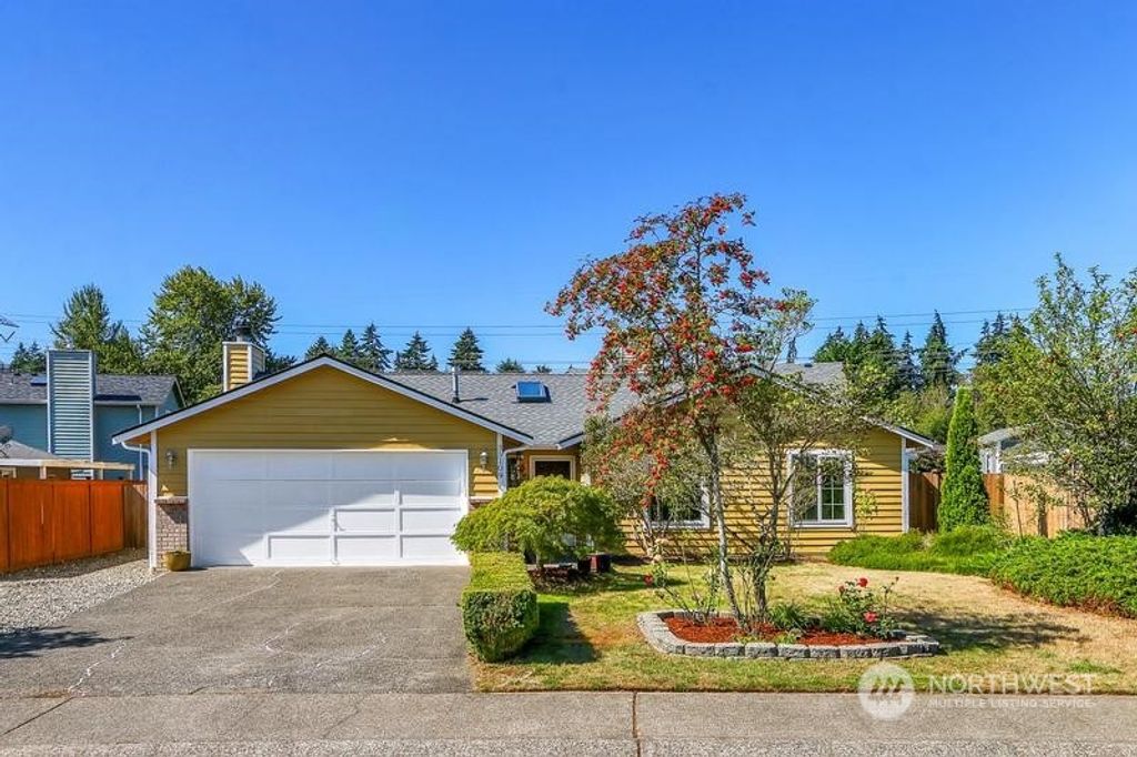 Photo of 35109 14th Avenue SW, Federal Way, WA 98023 (MLS # 2284777)