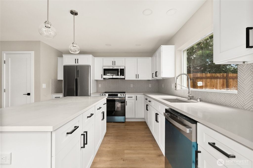 Photo of 1404 N 136th Street, Seattle, WA 98125 (MLS # 2502878)