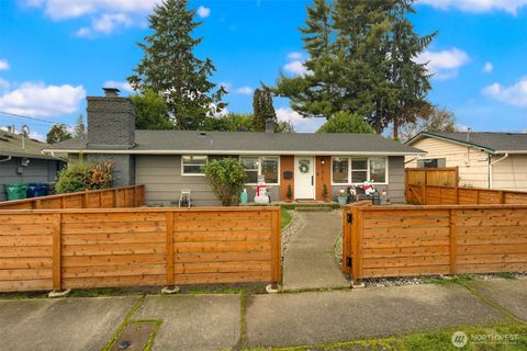Photo of 1015 F Street SE, Auburn, WA 98002 (MLS # 2458051)