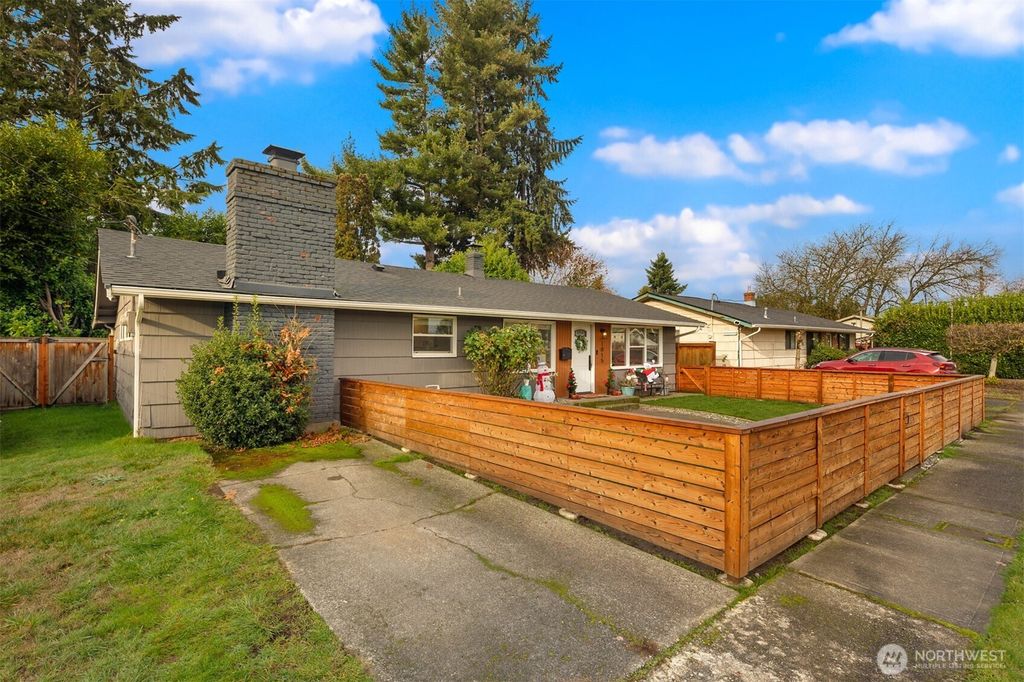 Photo of 1015 F Street SE, Auburn, WA 98002 (MLS # 2458051)