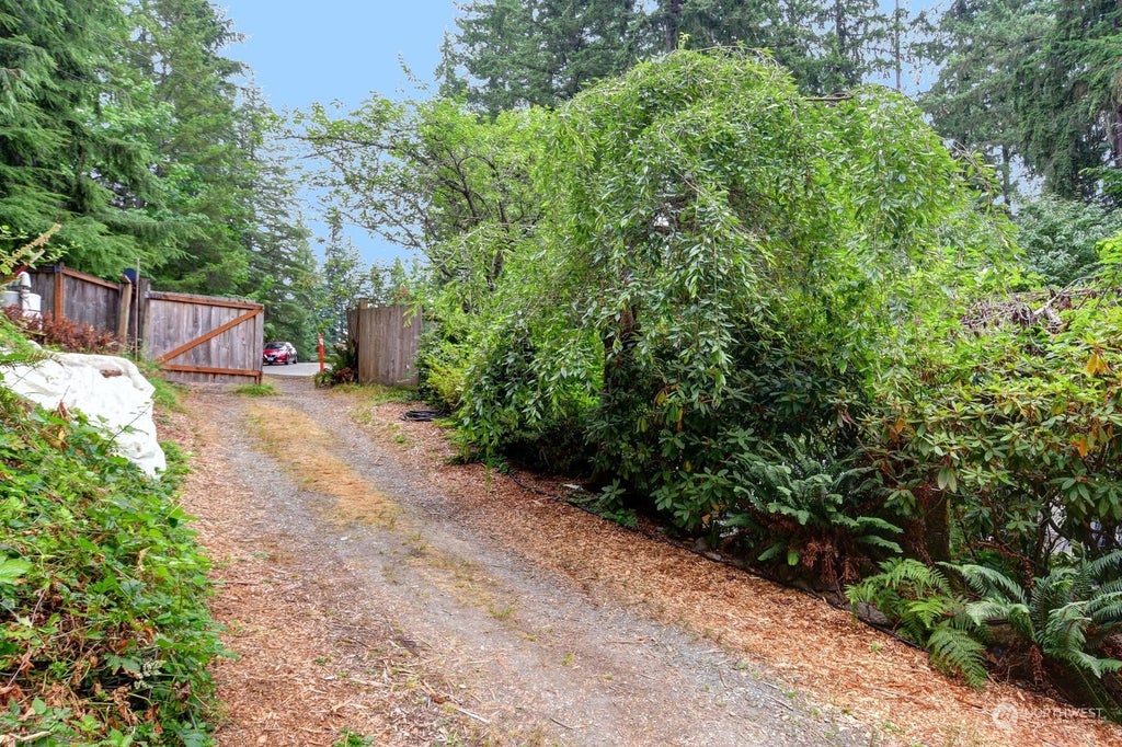 Photo of 15811 180th Avenue NE, Woodinville, WA 98072 (MLS # 2140102)