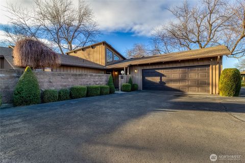 Photo of 619 Country Club Road, Walla Walla, WA 99362 (MLS # 2467439)