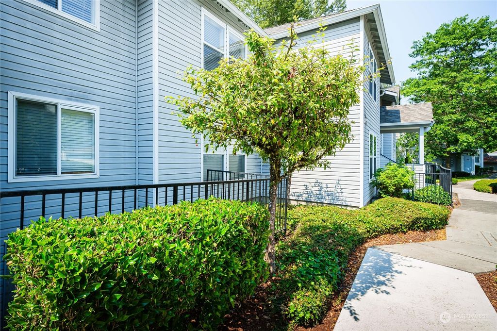 Photo of 33020 10th Avenue SW #D302, Federal Way, WA 98023 (MLS # 2269027)