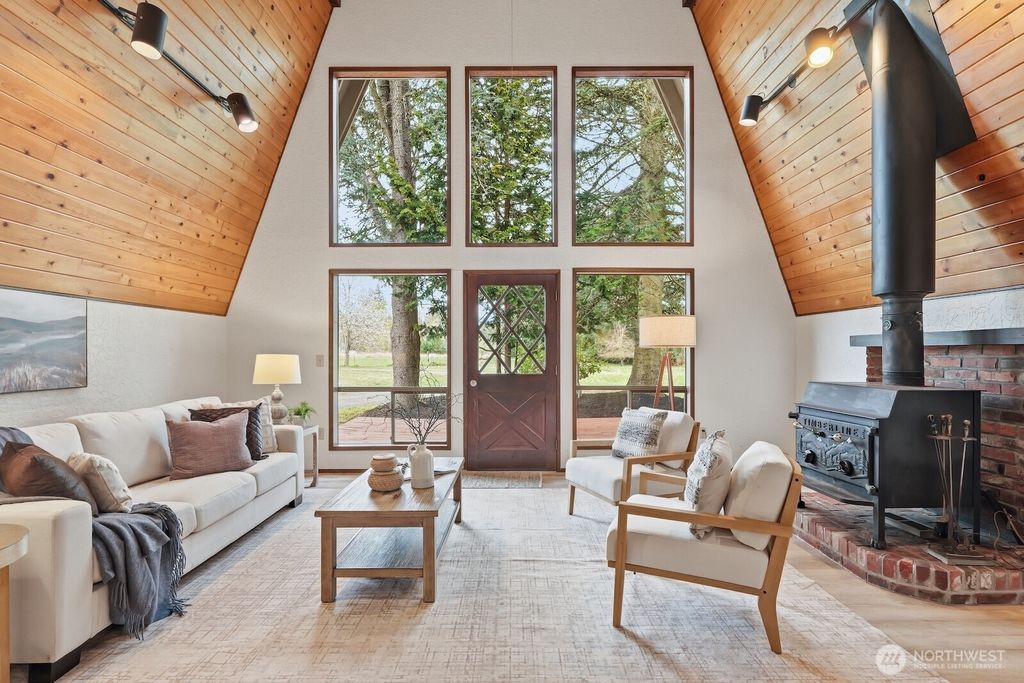 Photo of 38207 SE 45th Place, Snoqualmie, WA 98065 (MLS # 2506986)