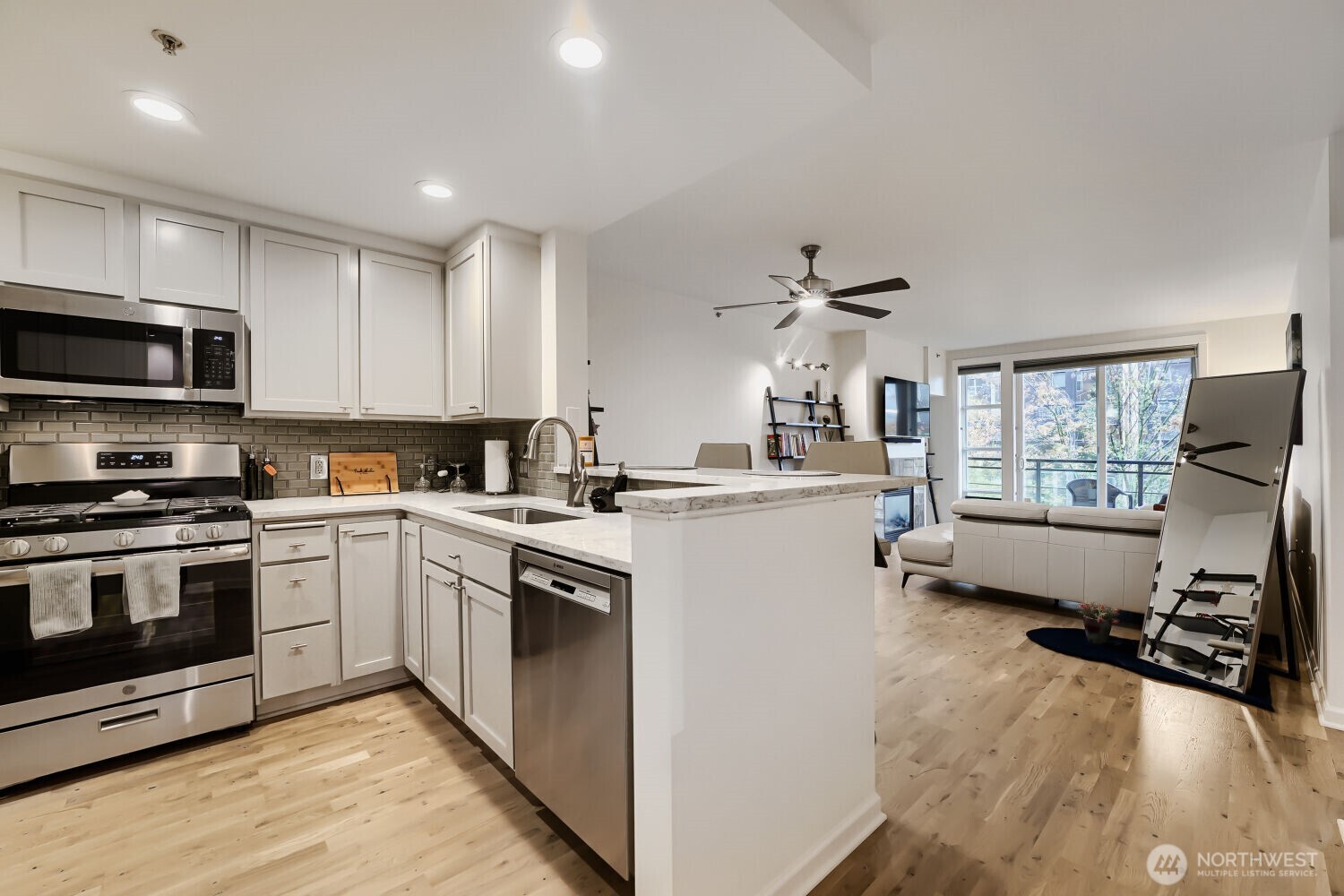 2607 Western Avenue 355