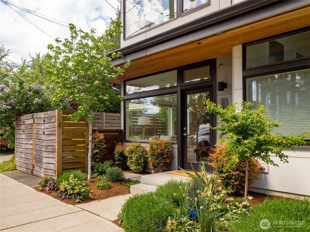 Photo of 852 NE 89th Street, Seattle, WA 98115 (MLS # 2370662)