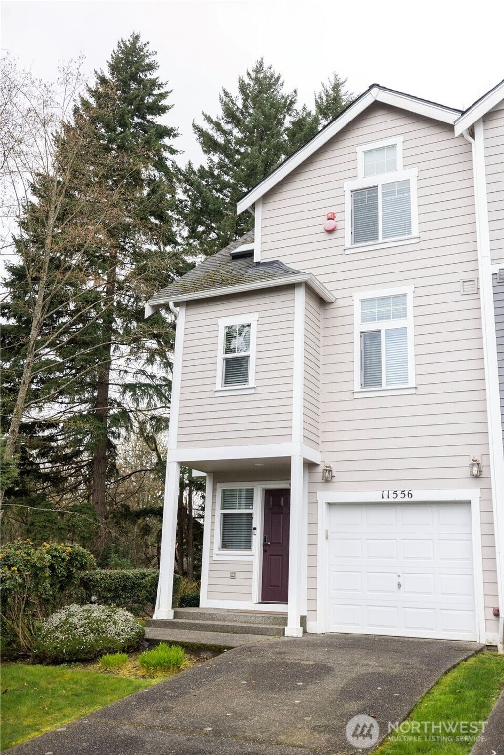 Photo of 11556 SE 170th Court, Renton, WA 98055 (MLS # 2499862)