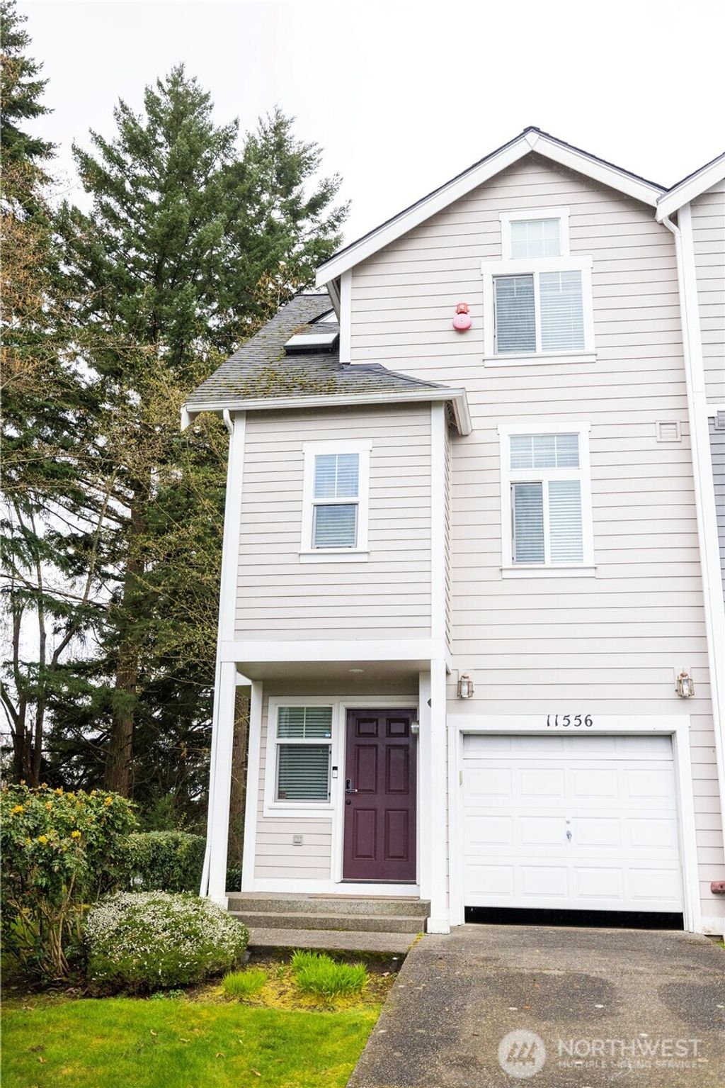 Photo of 11556 SE 170th Court, Renton, WA 98055 (MLS # 2499862)