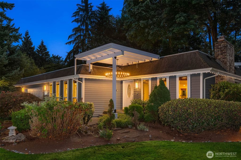 Photo of 20 Cascade Key, Bellevue, WA 98006 (MLS # 2423676)