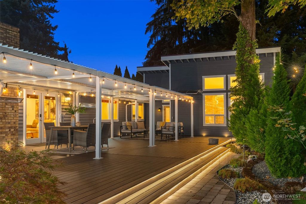 Photo of 20 Cascade Key, Bellevue, WA 98006 (MLS # 2423676)