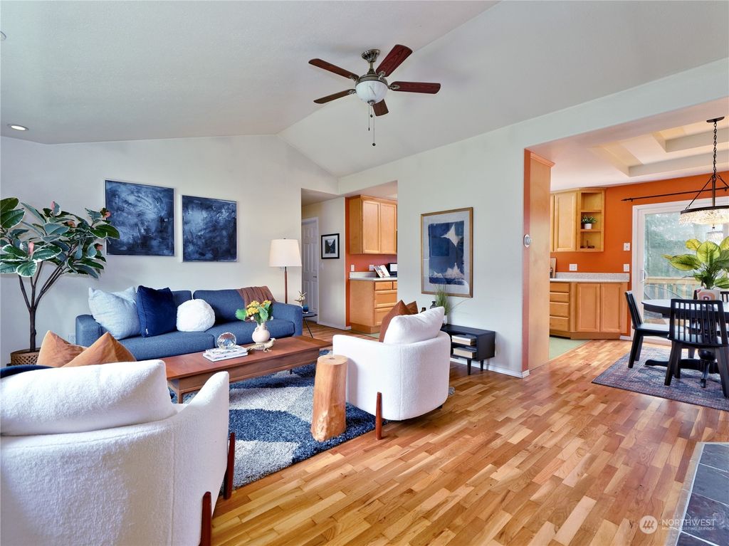 Photo of 11261 SE 145th Avenue, Renton, WA 98059 (MLS # 2189437)