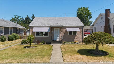 Photo of 212 L Street SE, Auburn, WA 98002 (MLS # 2555130)