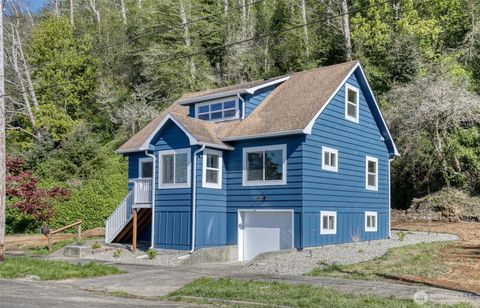 Photo of 2711 Queets Avenue, Hoquiam, WA 98550 (MLS # 2516811)