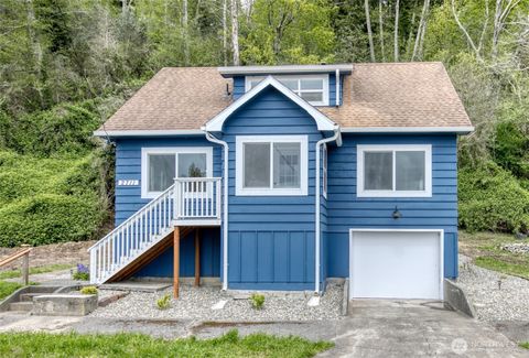Photo of 2711 Queets Avenue, Hoquiam, WA 98550 (MLS # 2516811)