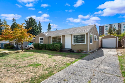 Photo of 829 NE 189th Street, Shoreline, WA 98155 (MLS # 2597570)