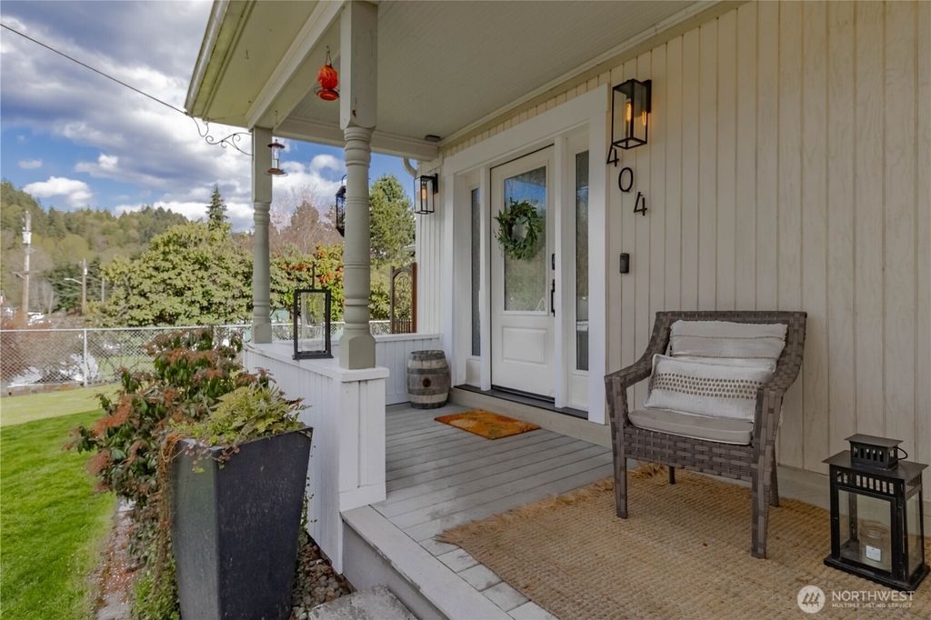 Photo of 404 Factory Street SE, Orting, WA 98360 (MLS # 2504676)