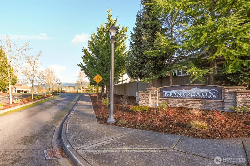 965 Chestnut Loop