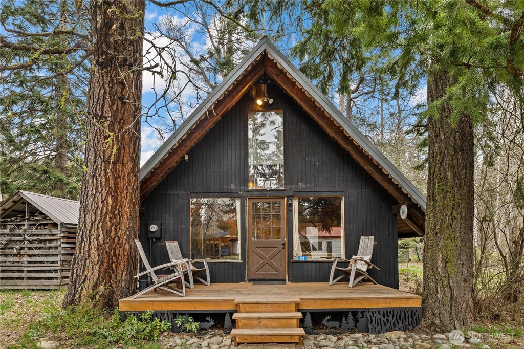 Photo of 220 Prairie Lane, Cle Elum, WA 98922 (MLS # 2503788)