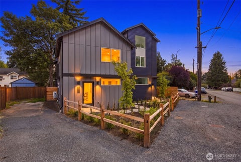 Photo of 12038 Hiram Place NE, Seattle, WA 98125 (MLS # 2586979)