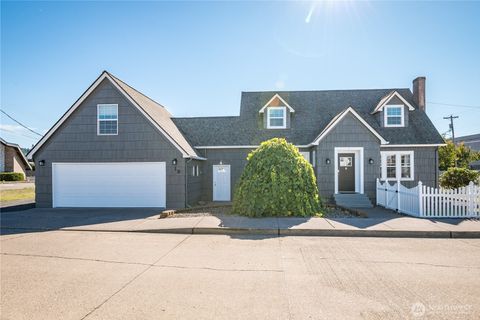 Photo of 1 D Street SW, Castle Rock, WA 98611 (MLS # 2445705)