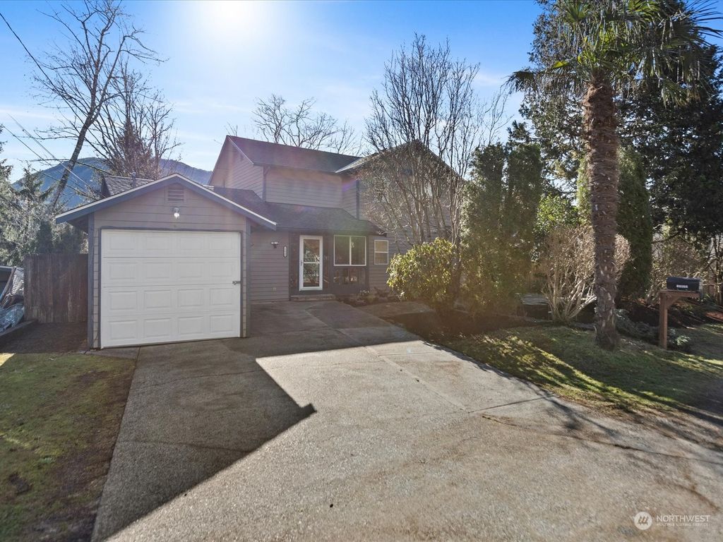 Photo of 15920 Goldbar Dr Dr, Gold Bar, WA 98251 (MLS # 2197984)