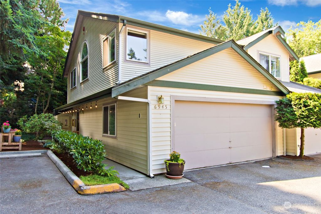 Photo of 6945 NE 170th Street, Kenmore, WA 98028 (MLS # 2136033)