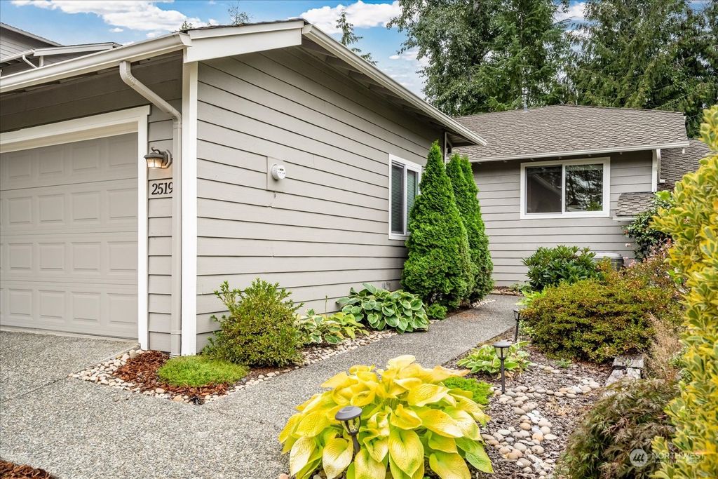 Photo of 2519 174th Avenue NE, Redmond, WA 98052 (MLS # 2140032)