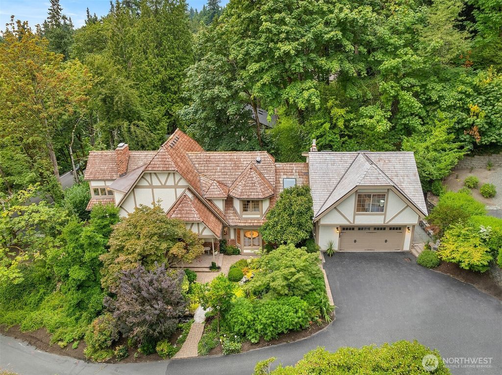 Photo of 5222 W Mercer Way, Mercer Island, WA 98040 (MLS # 2423418)