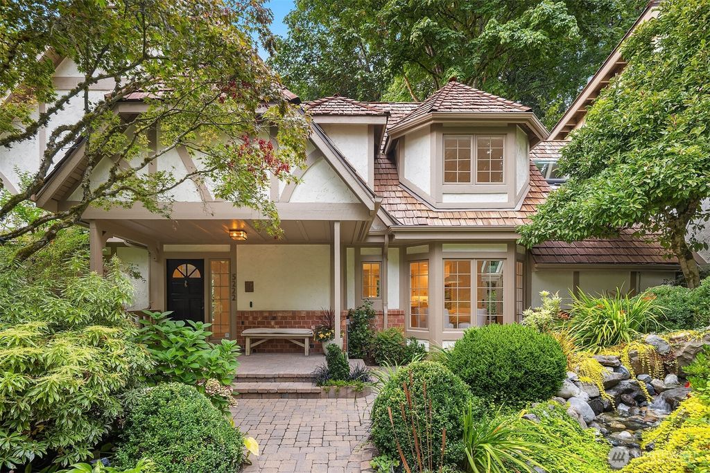Photo of 5222 W Mercer Way, Mercer Island, WA 98040 (MLS # 2423418)