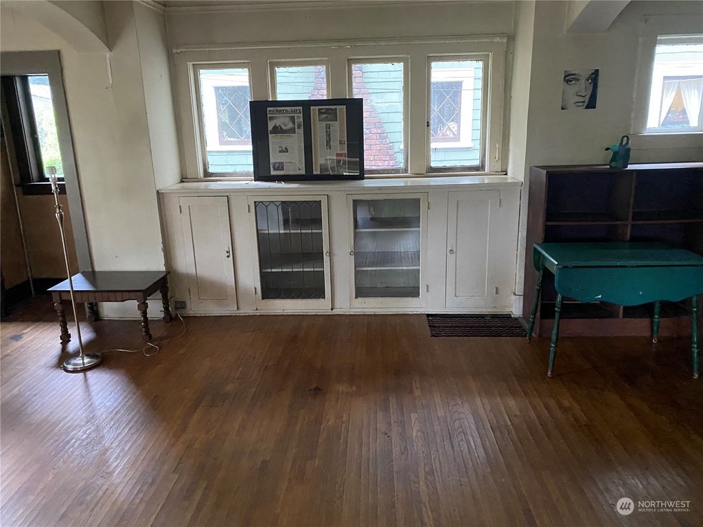 Photo of 1743 26th Avenue E, Seattle, WA 98112 (MLS # 2125398)