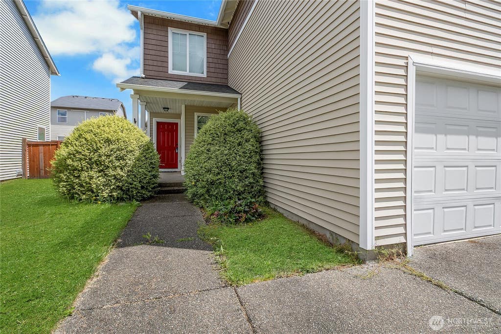 Photo of 10014 Dragt Street SE, Yelm, WA 98597 (MLS # 2528938)