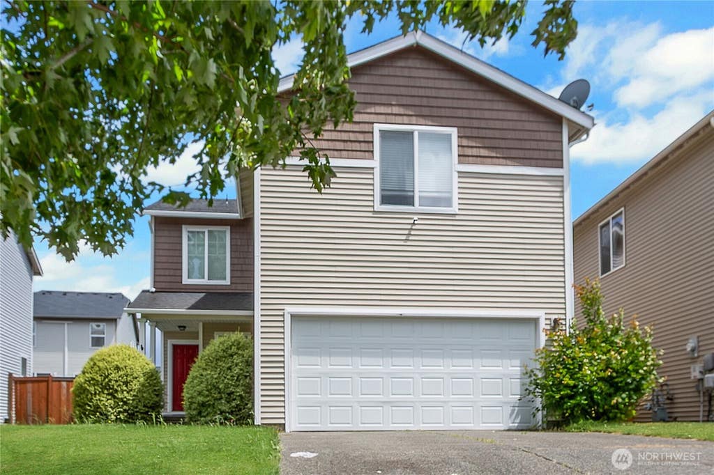 Photo of 10014 Dragt Street SE, Yelm, WA 98597 (MLS # 2528938)