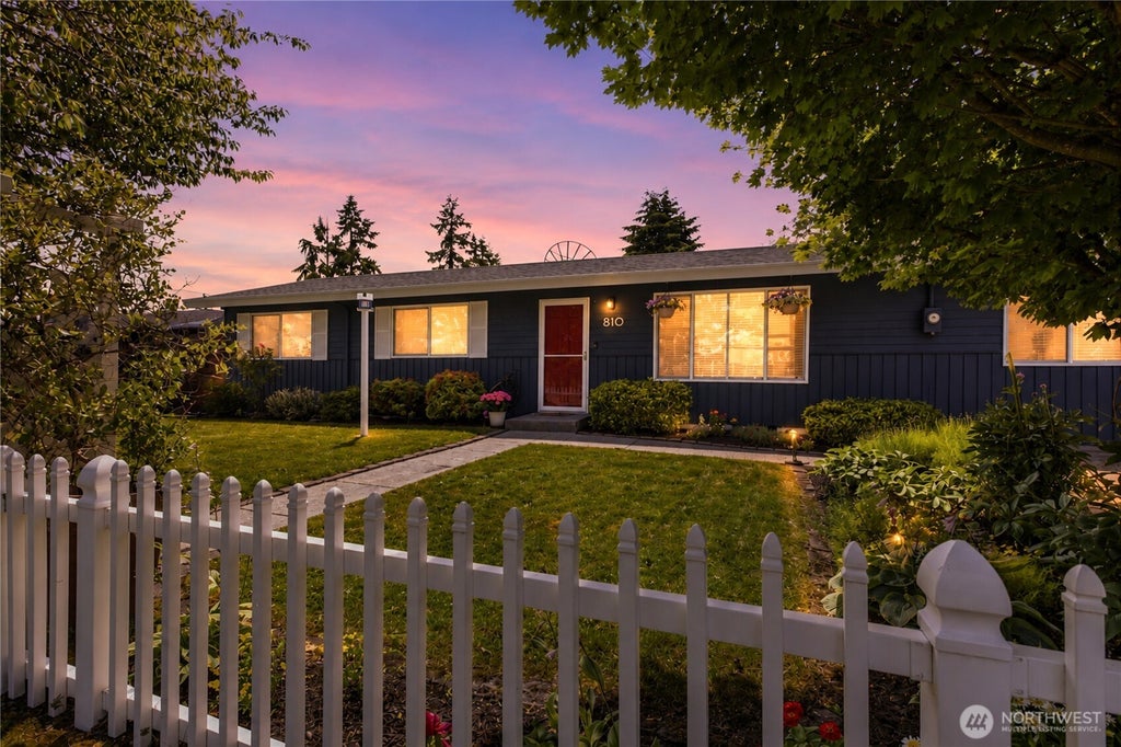 Photo of 810 132nd Street S, Tacoma, WA 98444 (MLS # 2541401)