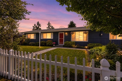 Photo of 810 132nd Street S, Tacoma, WA 98444 (MLS # 2541401)