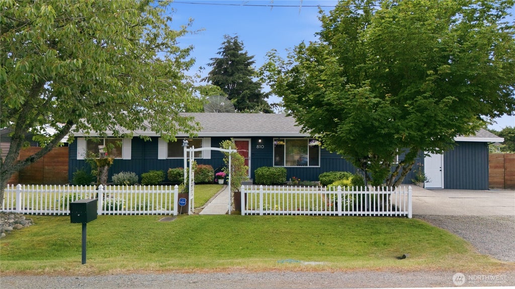 Photo of 810 132nd Street S, Tacoma, WA 98444 (MLS # 2541401)