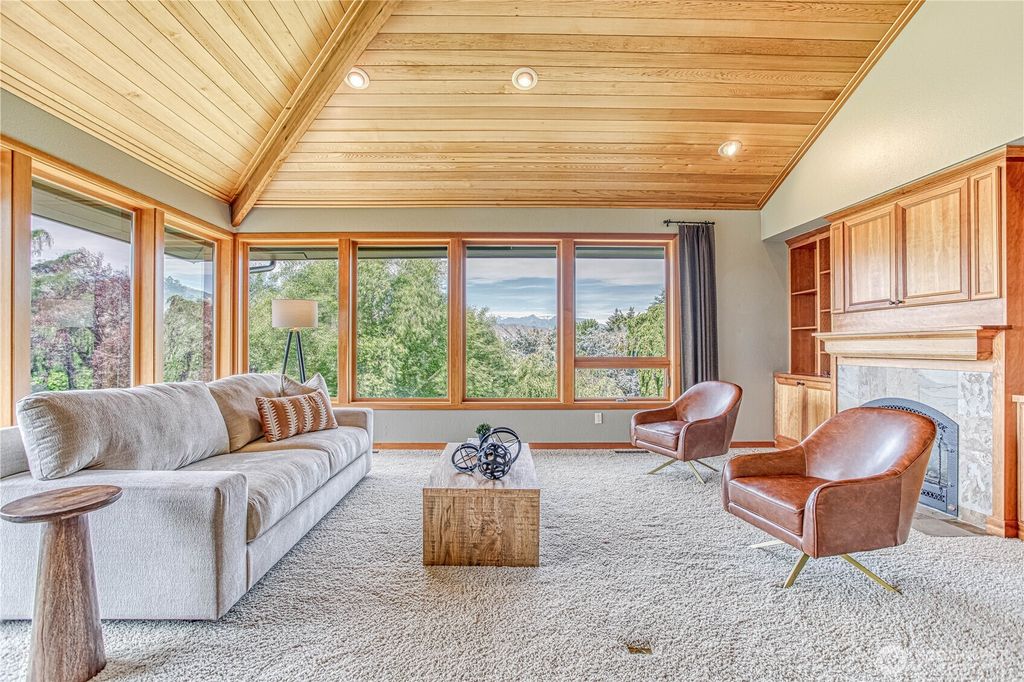 Photo of 423 Lombard Lane, Wenatchee, WA 98801 (MLS # 2481700)