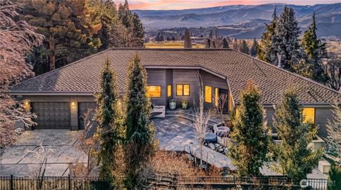 Photo of 423 Lombard Lane, Wenatchee, WA 98801 (MLS # 2481700)