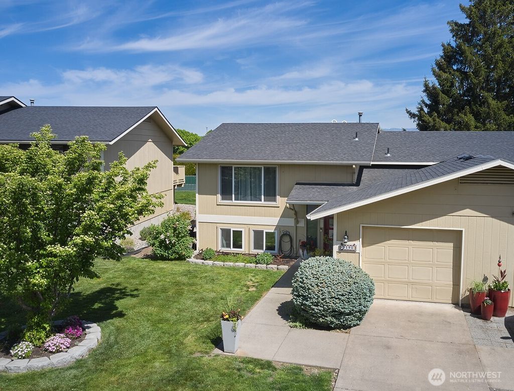 Photo of 1190 Lancer DR, Walla Walla, WA 99362 (MLS # 2518935)