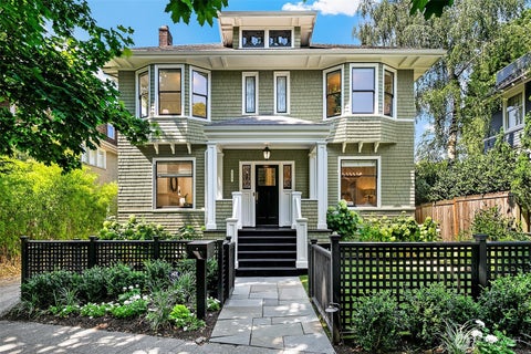 Photo of 939 13th Avenue E, Seattle, WA 98102 (MLS # 2567606)