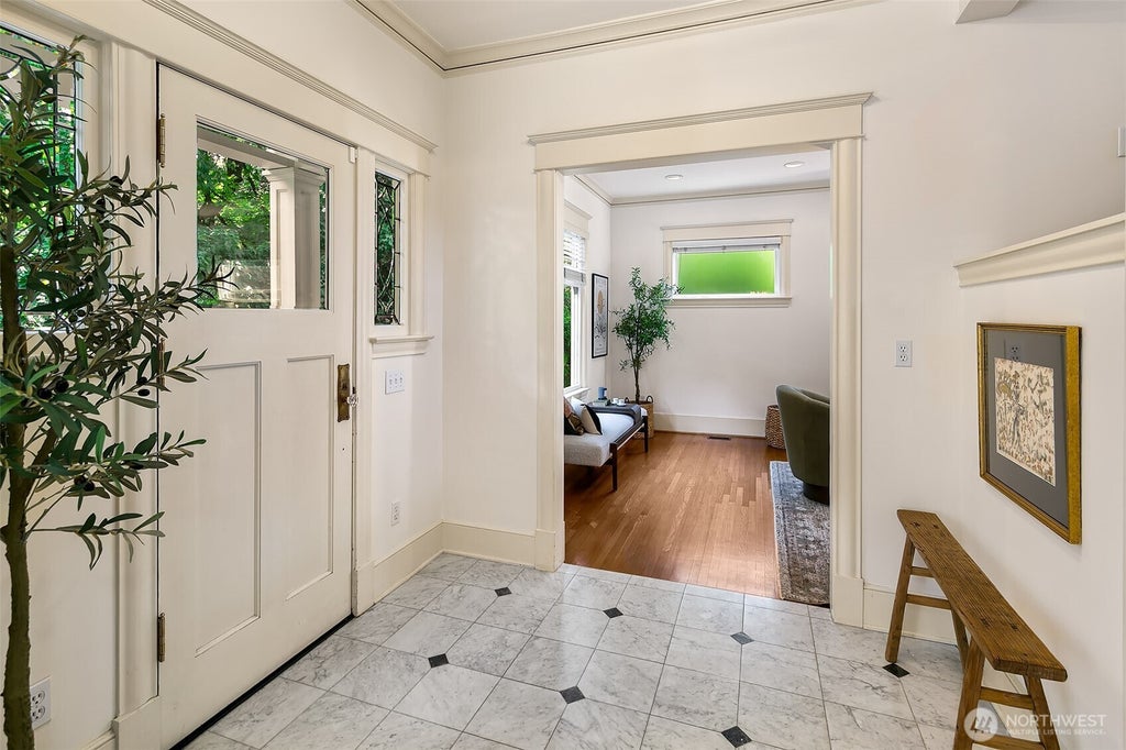 Photo of 939 13th Avenue E, Seattle, WA 98102 (MLS # 2567606)