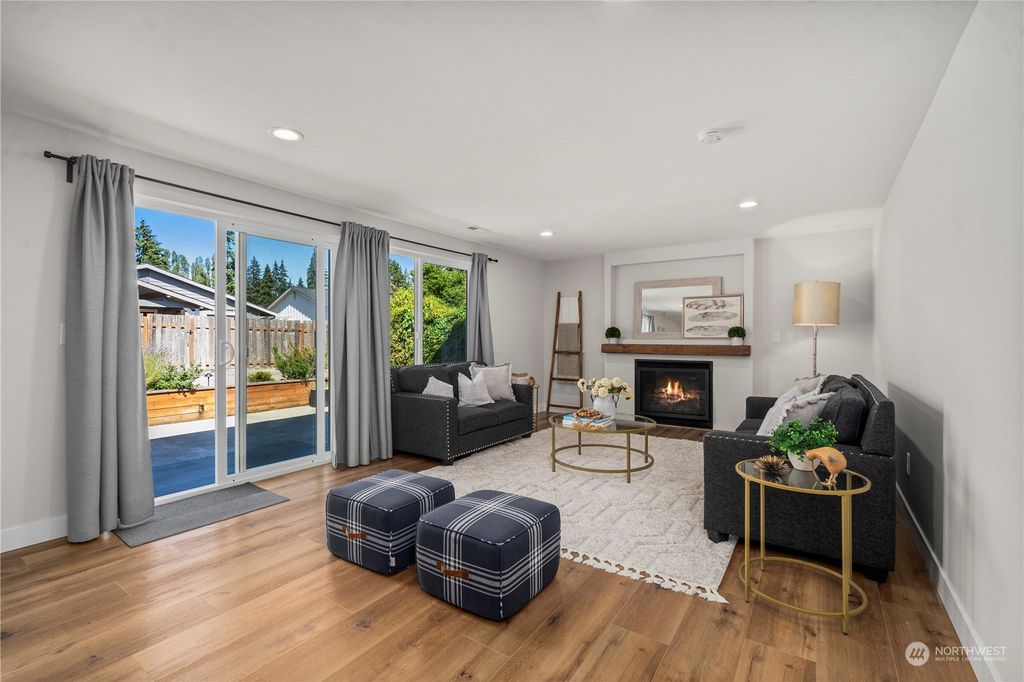 Photo of 32202 40th Place SW, Federal Way, WA 98023 (MLS # 2265818)