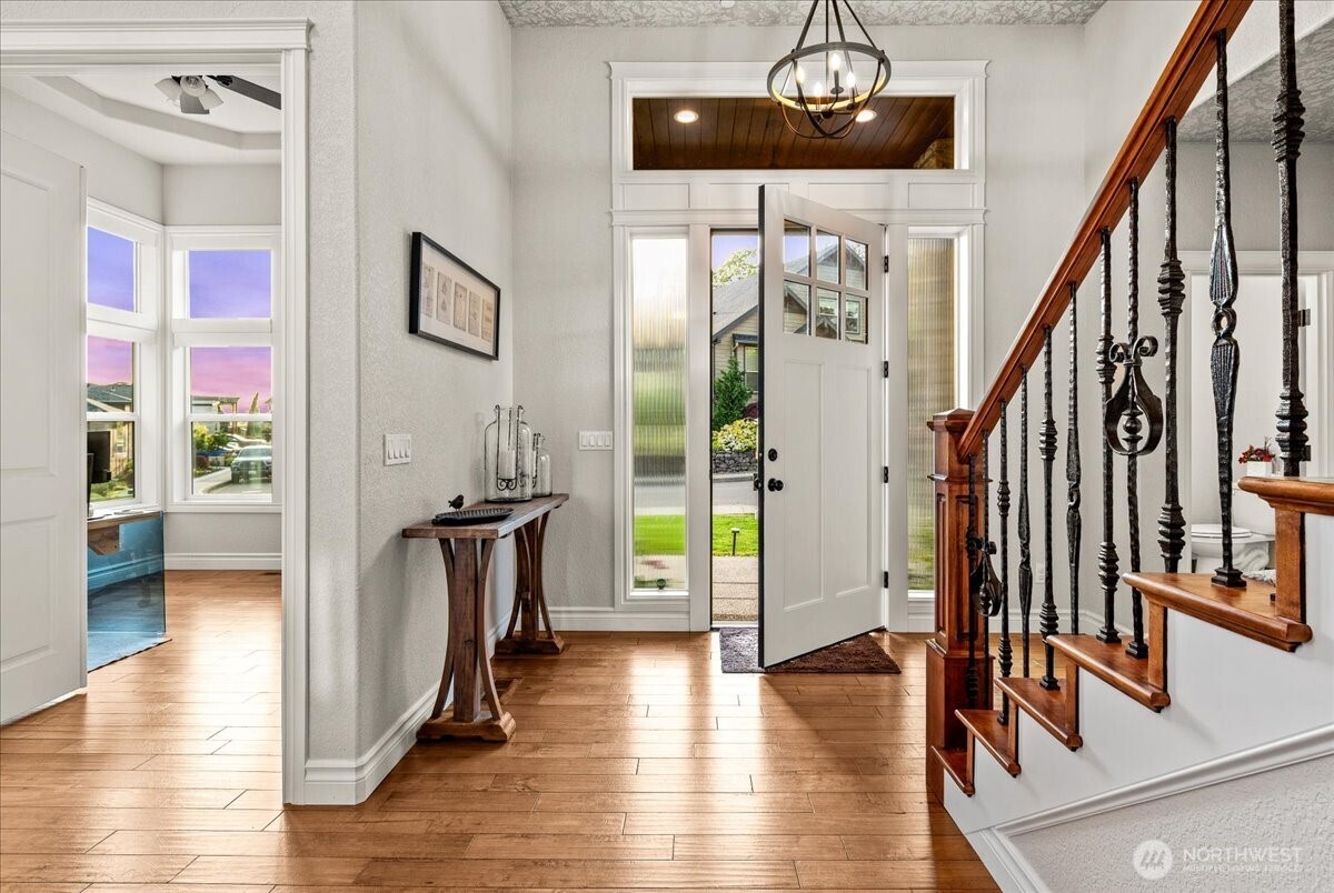 1852 N Columbia Ridge Way