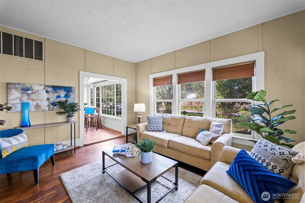 Photo of 624 W Willis Street, Kent, WA 98032 (MLS # 2510178)